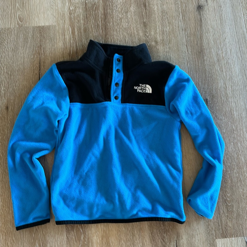 North Face fleece pullover. Size 6 or XS kids.